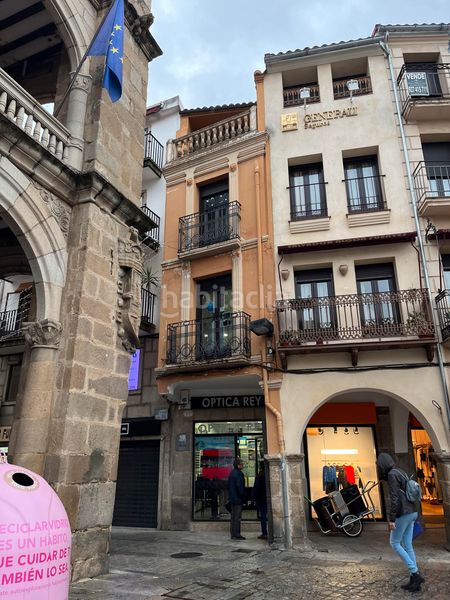 Foto c69ec8ae-1a9f-4323-9662-88ce9ee99169. Building in Centro Ciudad Plasencia