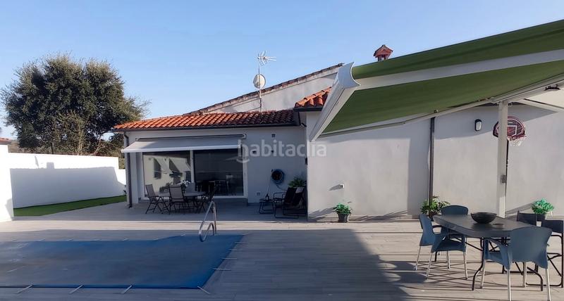 Foto b8e02ce1-2d5b-4da4-9a47-e086954c5c4d. Casa con camino parcheggio piscina in Zona Norte - Hospital - Urbanizaciones Plasencia