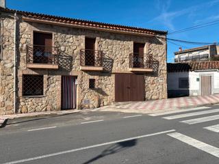 Casa  Avenida de extremadura. Se vende casa en valdeobispo