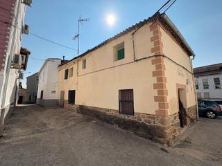 Casa  Calle pizarro. Bar en tejeda de tiétar