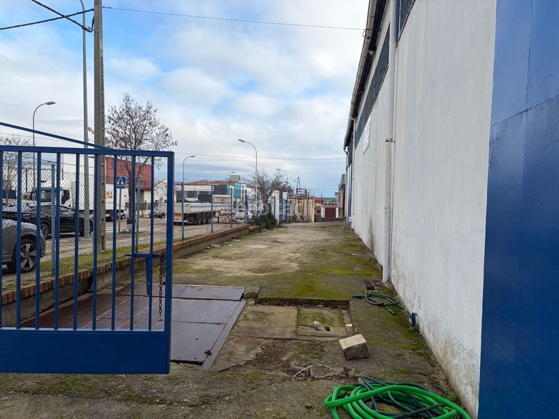 Foto 4a2a1336-645a-4e00-a31d-1dc064657445. Nau industrial a Zona Sur - Av. De España - San Miguel Plasencia