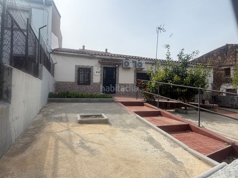 Foto 062aa582-1beb-487e-8274-74e385642e45. Casa aparellada amb aparcament a Mirabel