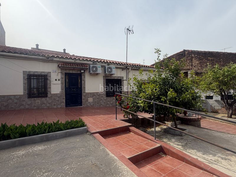 Foto 64058db5-41d3-4d8a-8af8-b22d023890f0. Casa aparellada amb aparcament a Mirabel