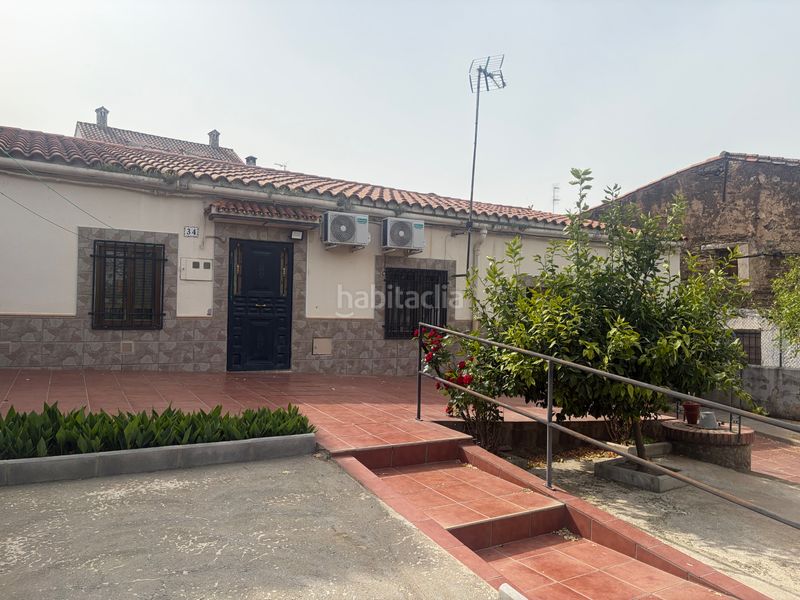 Foto f3e825e0-69d1-436d-a518-91773fa48941. Casa aparellada amb aparcament a Mirabel