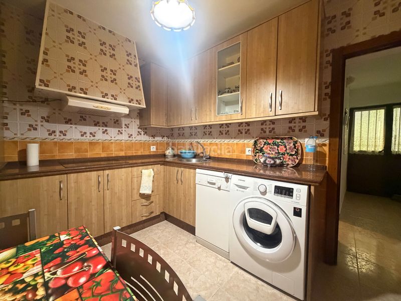 Foto faae74e9-77e1-4704-bc6b-de03ed65625d. Casa aparellada amb aparcament a Mirabel