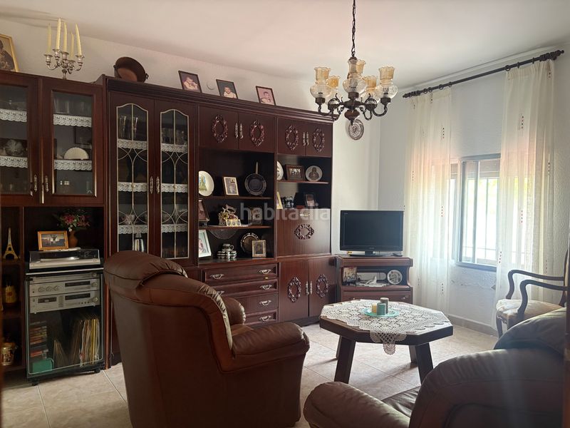 Foto ff5364eb-7be4-488c-9b24-21bb09b6b7ee. Casa aparellada amb aparcament a Mirabel