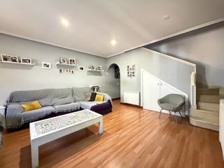 Casa adossada a Calle Alejandro Casona