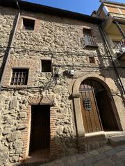 Casa a N/a. Casa histórica con gran jardín interior en jarandilla de la vera
