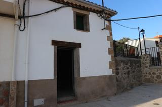 Terrain résidentiel à N/a. Solar con pequeña casita en viandar de la vera