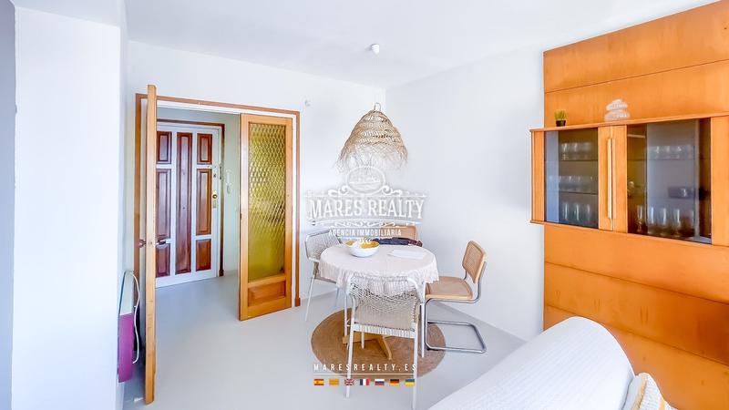 Foto 1148a062-54a8-4e03-8d9b-6829fb59188c. Piso  de dos habitaciones con ventanales panorámicos, vistas al mar, terraza y piscina totalmente amueblado, a 100 metros del mar, en Blanes