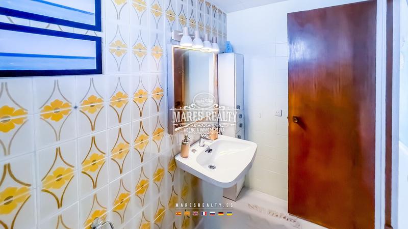 Foto 410614b7-c702-401b-ac93-097f53bc3720. Piso  de dos habitaciones con ventanales panorámicos, vistas al mar, terraza y piscina totalmente amueblado, a 100 metros del mar, en Blanes