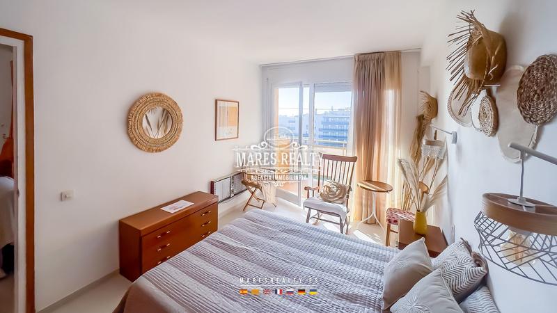 Foto 4eb85c44-cf0b-4aaf-8965-fb7b1d86131f. Piso  de dos habitaciones con ventanales panorámicos, vistas al mar, terraza y piscina totalmente amueblado, a 100 metros del mar, en Blanes