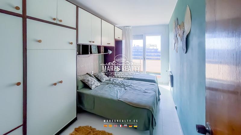 Foto 6b5ad6ce-a768-4473-83fd-0e4c6551169e. Piso  de dos habitaciones con ventanales panorámicos, vistas al mar, terraza y piscina totalmente amueblado, a 100 metros del mar, en Blanes