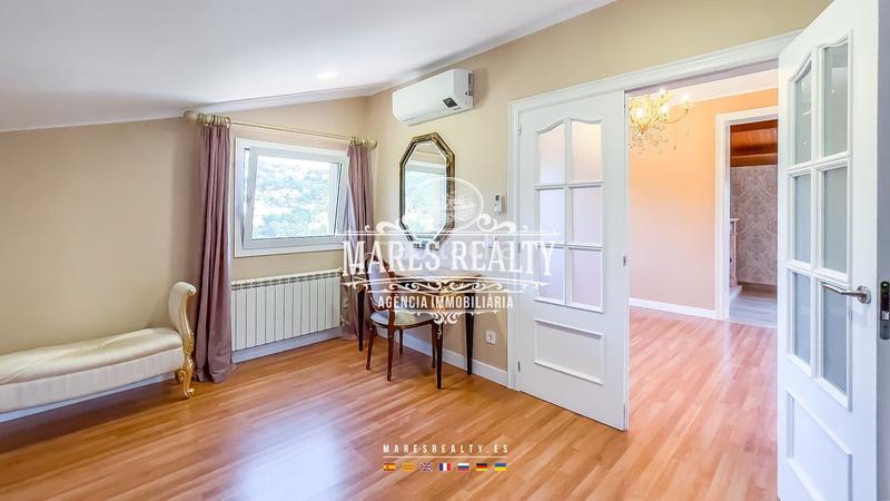 Foto be15cc16-ed2c-4bb8-b56a-fe0385c91711. Rent chalet with heating parking pool in Canyelles Lloret de Mar