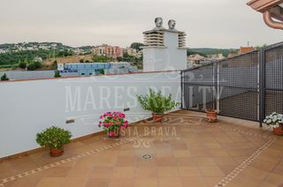 Dúplex en Mont Ferrant-Joan Carles I. Gran duplex con terraza y vistas a blanes