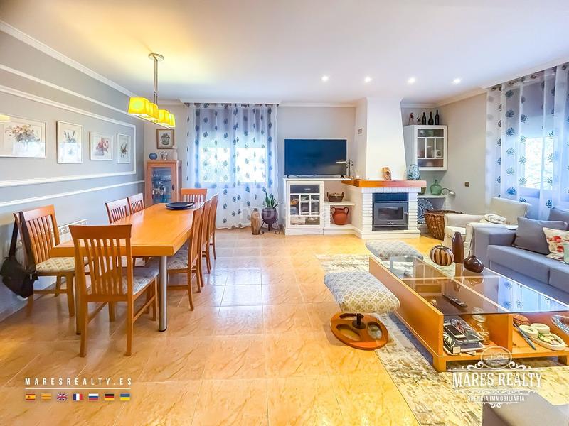 Foto 87e585b7-f901-4939-bc93-518b408d6baa. Haus mit heizung pool in Sils