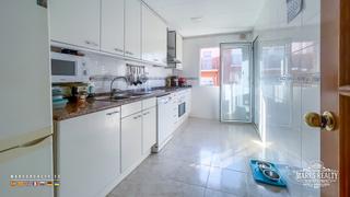 Pis a Palafolls. Luminoso y acogedor piso con tres dormitorios y dos baños en pal