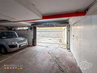 Parking coche en Fenals. Se vende una amplia plaza de aparcamiento