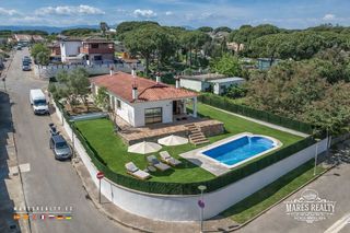 House in La Goba. Casa reformada en venta