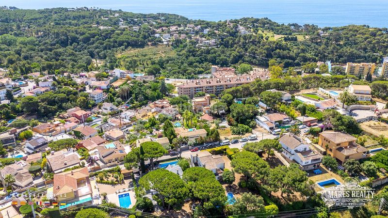 Foto 407beaa8-00f0-4aa4-bc34-37b4cdc1e0ed. Casa amb calefacció piscina a Roca Grossa Lloret de Mar