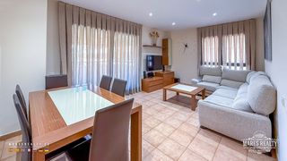 Piso en Santa Clotilde. Se vende amplio, luminoso y cálido piso en fenals, a poca distan