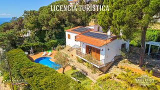 Casa a Serra Brava. Casa con vistas al mar, placas solares y licencia turística