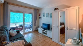 Apartament a Fenals. Se vende acogedor, luminoso y cálido estudio en fenals, a dos mi