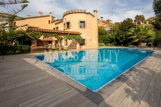 Xalet a Domenech carles. Villa de lujo andando playa fenals con 6 dormitorios, piscina, g