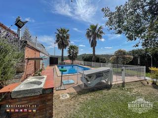 Casa a Mas Altaba - El Molí. Amplia casa con 6 habitaciones, piscina, licencia turistica y vi