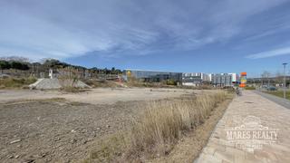 Terreny residencial a Fenals. Parcela para la construcción de un centro comercial.