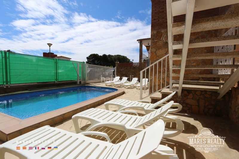 Foto 7add00fe-624a-41fb-93fc-5b0322171686. Casa amb calefacció aparcament piscina a Canyelles Lloret de Mar