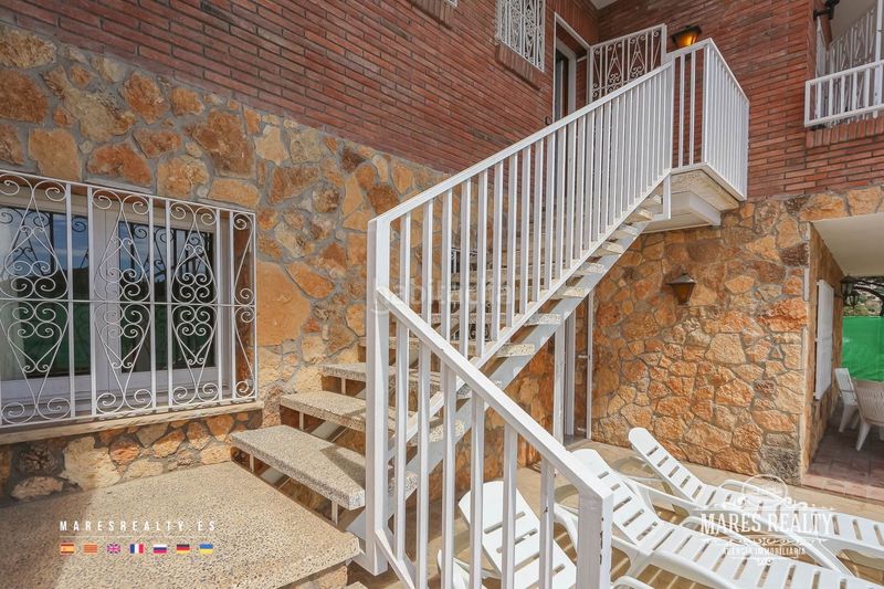 Foto a05d6f0d-38c9-4179-a27f-39438372fa0a. Casa amb calefacció aparcament piscina a Canyelles Lloret de Mar