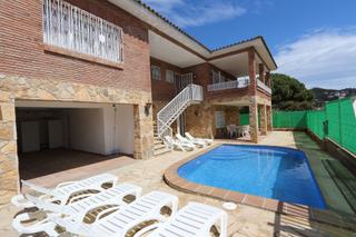 Casa a Canyelles. Casa en cala canyelles con licencia turística y piscina.