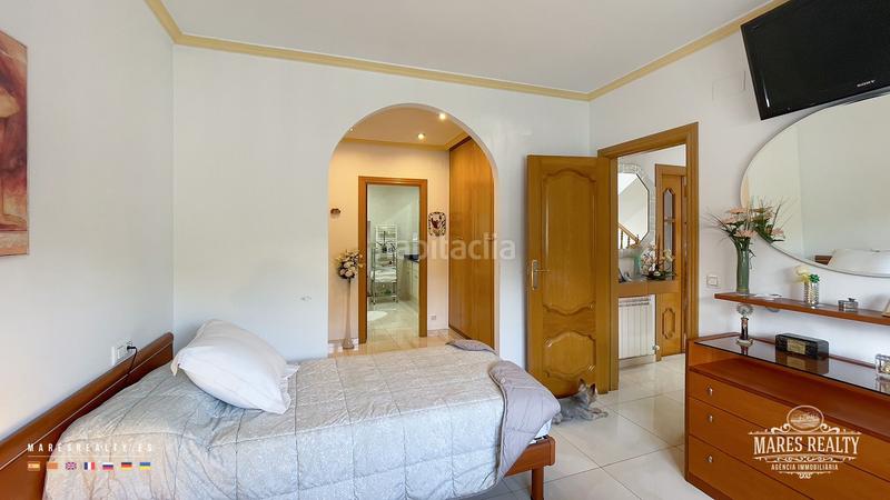 Foto 6821f7fa-049d-4559-81e5-e4a80a8eca70. Casa se vende una amplia casa de dos plantas en Fenals en Lloret de Mar