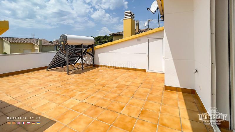Foto b2213103-ba8f-4c9d-96cb-a1de5b63f617. Casa se vende una amplia casa de dos plantas en Fenals en Lloret de Mar