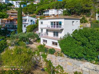 Casa a Roca Grossa. Gran casa en roca grossa con terreno