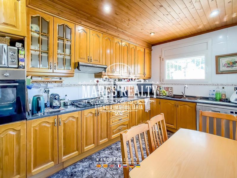 Foto 54283400-8e2d-4aae-8d23-664a9d32763f. Casa  con licencia turística y placas solares. en Lloret de Mar