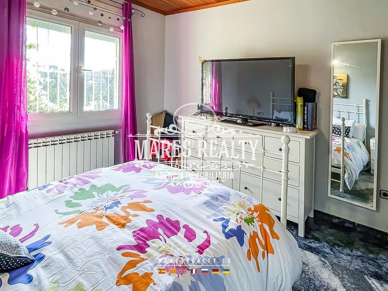 Foto 8b1fd8f2-dcce-4903-885e-c5d2e4e77bd2. Casa  con licencia turística y placas solares. en Lloret de Mar