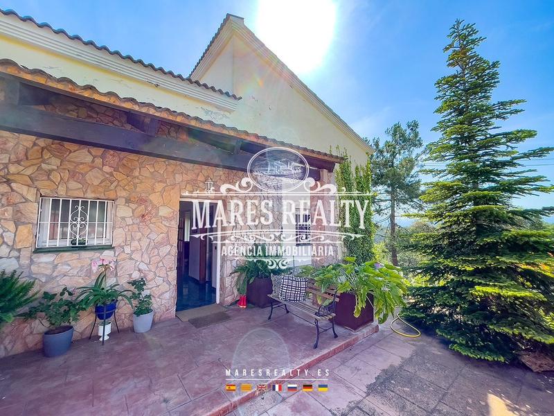 Foto c2ce50ae-a3c6-49ca-9d25-ae894890fe79. Casa  con licencia turística y placas solares. en Lloret de Mar