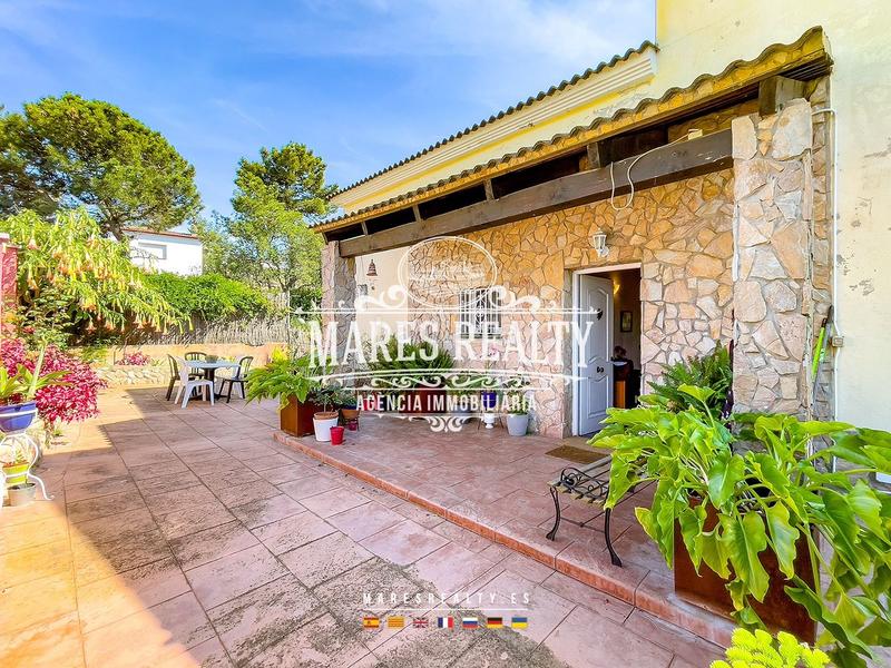 Foto df7ddc56-e928-49d8-8d64-3dd7b8694904. Casa  con licencia turística y placas solares. en Lloret de Mar