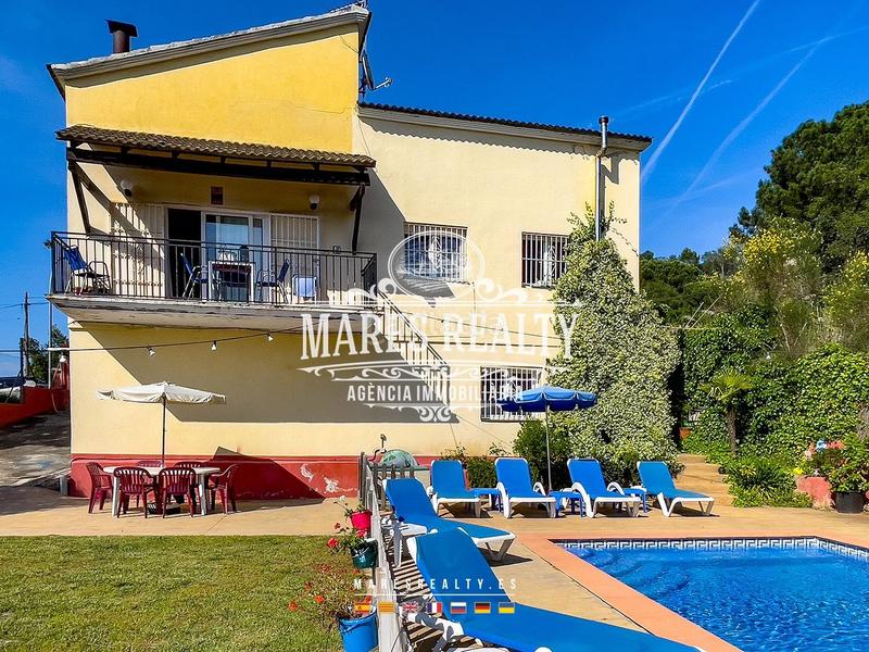 Foto e9ccfebb-3ea8-4a2c-ad60-bb5f5a1a869c. Casa  con licencia turística y placas solares. en Lloret de Mar