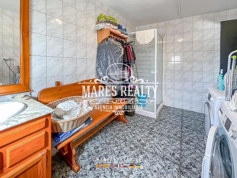 Foto fbb5fc6d-ac9d-45f3-835a-55abd6230202. Casa  con licencia turística y placas solares. en Lloret de Mar