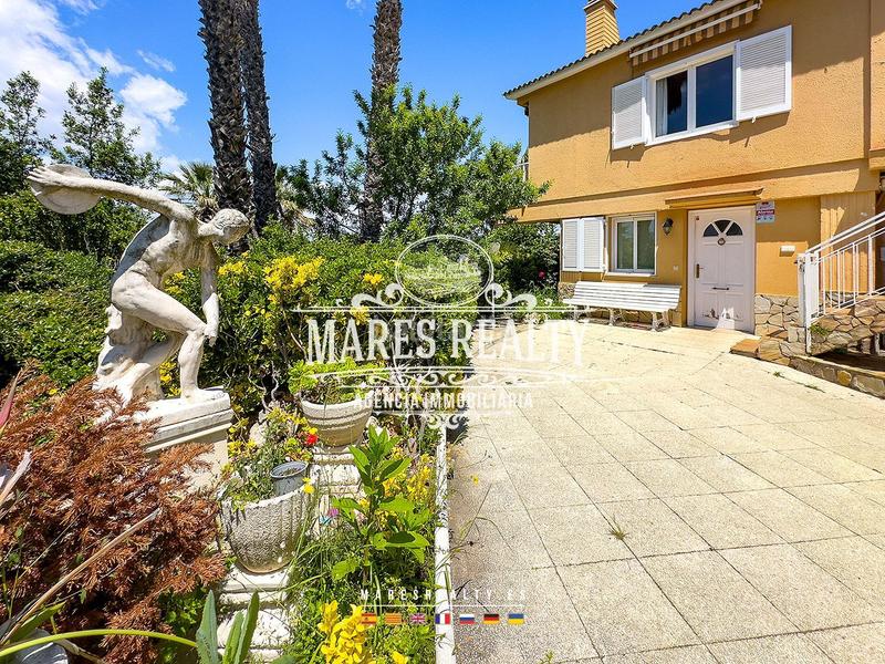 Foto a0fc9811-8217-49fe-8f79-b8920bc8b13b. Casa en ricard canals 19-10 casa con licencia turística en Lloret de Mar