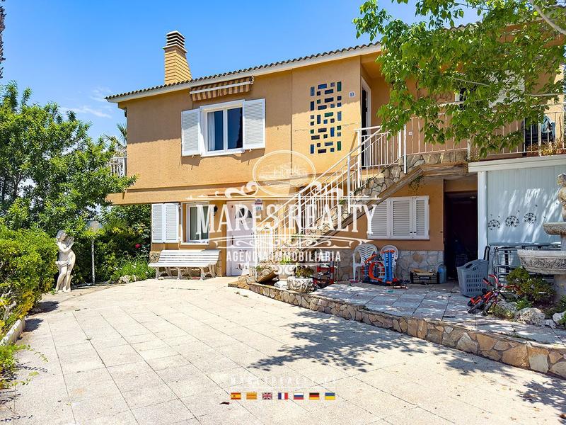 Foto b95ddfe6-b0ef-4c33-a972-5c9026b3a126. Casa en ricard canals 19-10 casa con licencia turística en Lloret de Mar