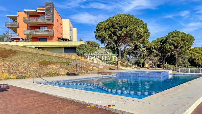 Foto eb54784d-ee1b-4f92-bd05-6e7b8efcab1e. Flat with heating pool in Santa Clotilde Lloret de Mar