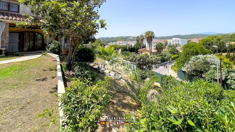 Foto 29901f2a-c78f-445d-8f65-62b2e36f7a02. Casa con riscaldamento piscina in Fenals Lloret de Mar