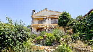 Casa  Maria fortuny. Amplia casa con magn�fico jard�n a 200 metros de la playa de fen