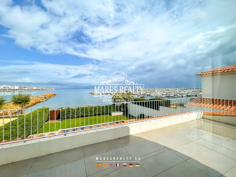Foto 4f7e2d7e-2bb9-474b-8c50-7ff5f4b75224. Casa lujosa casa reformada en primera línea de mar en la costa brava en Escala (L´)