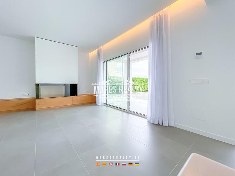 Foto 73d99f0d-b4e3-4650-89cc-4b275d1f615c. Casa lujosa casa reformada en primera línea de mar en la costa brava en Escala (L´)