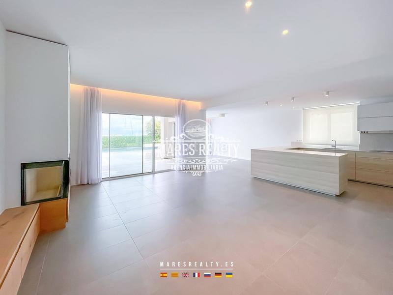 Foto 9ea4bd80-9e0f-45ed-9cbe-9ec96c468781. Casa lujosa casa reformada en primera línea de mar en la costa brava en Escala (L´)
